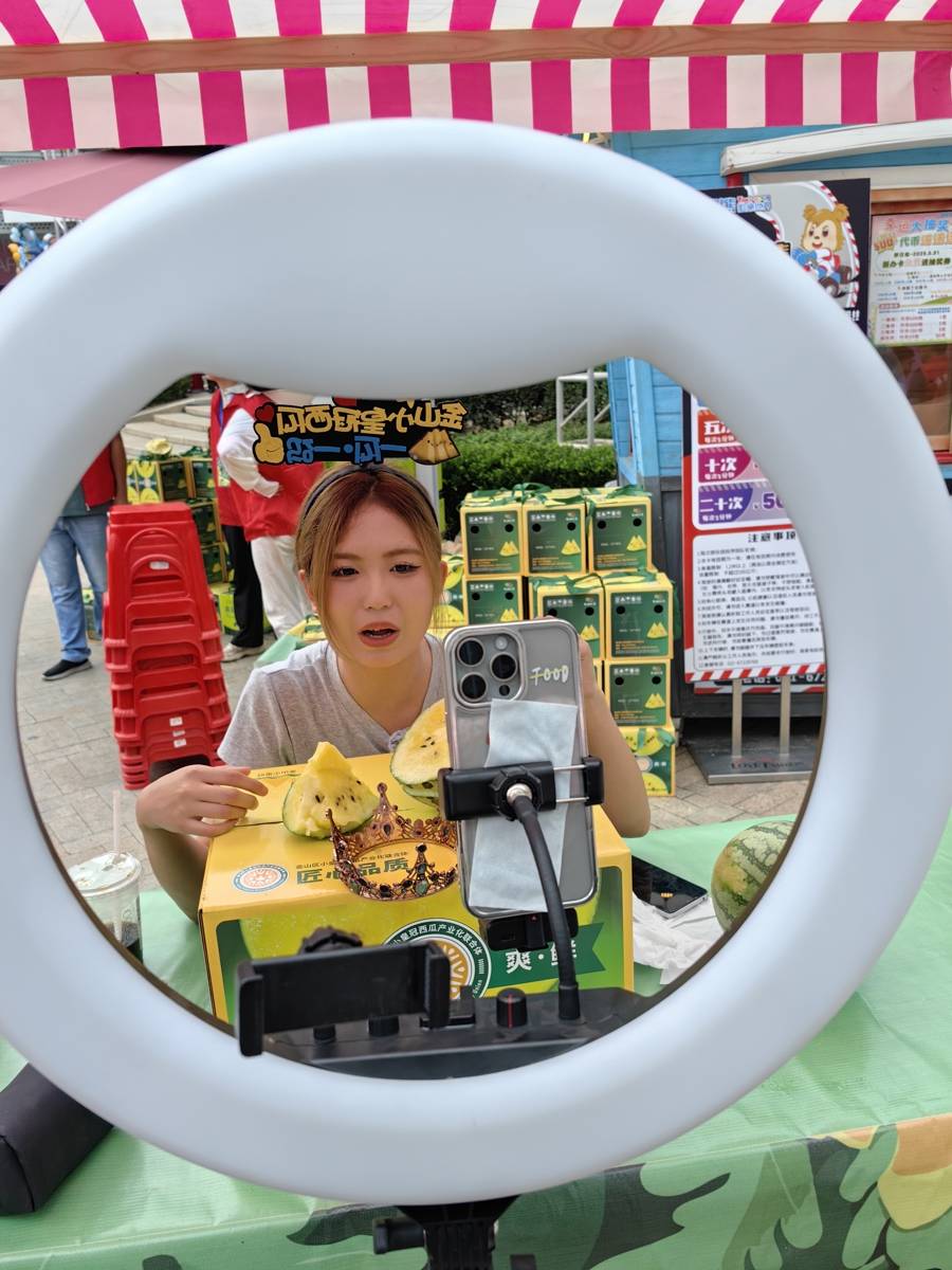 金山西瓜节 小皇冠唱主角