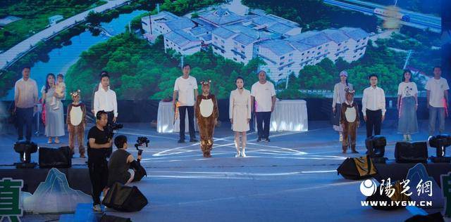 华阴老腔助阵宁陕“村光大道” “皇冠镇之夜”精彩上演