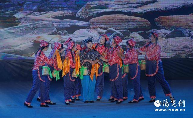 华阴老腔助阵宁陕“村光大道” “皇冠镇之夜”精彩上演