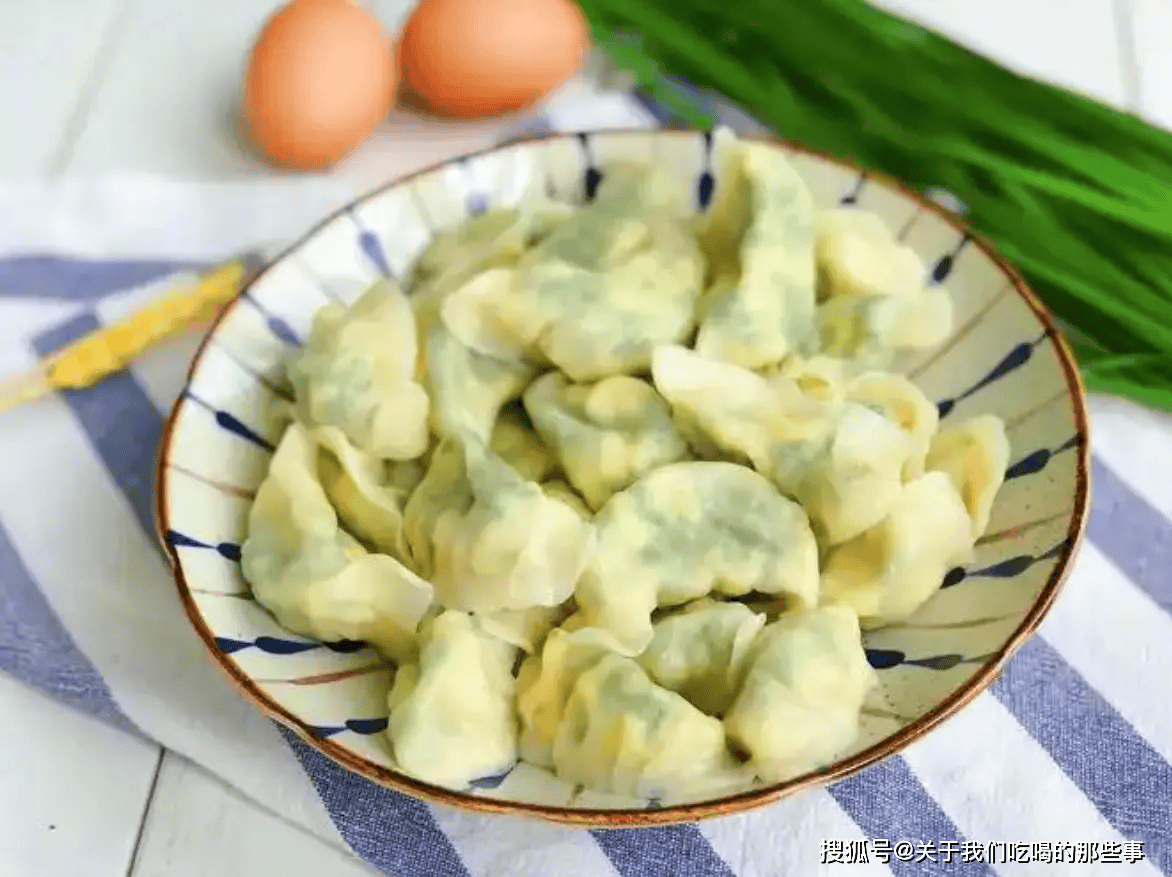 调韭菜鸡蛋馅，记住不要乱加调料，教你正确做法，韭菜鲜嫩不出汤