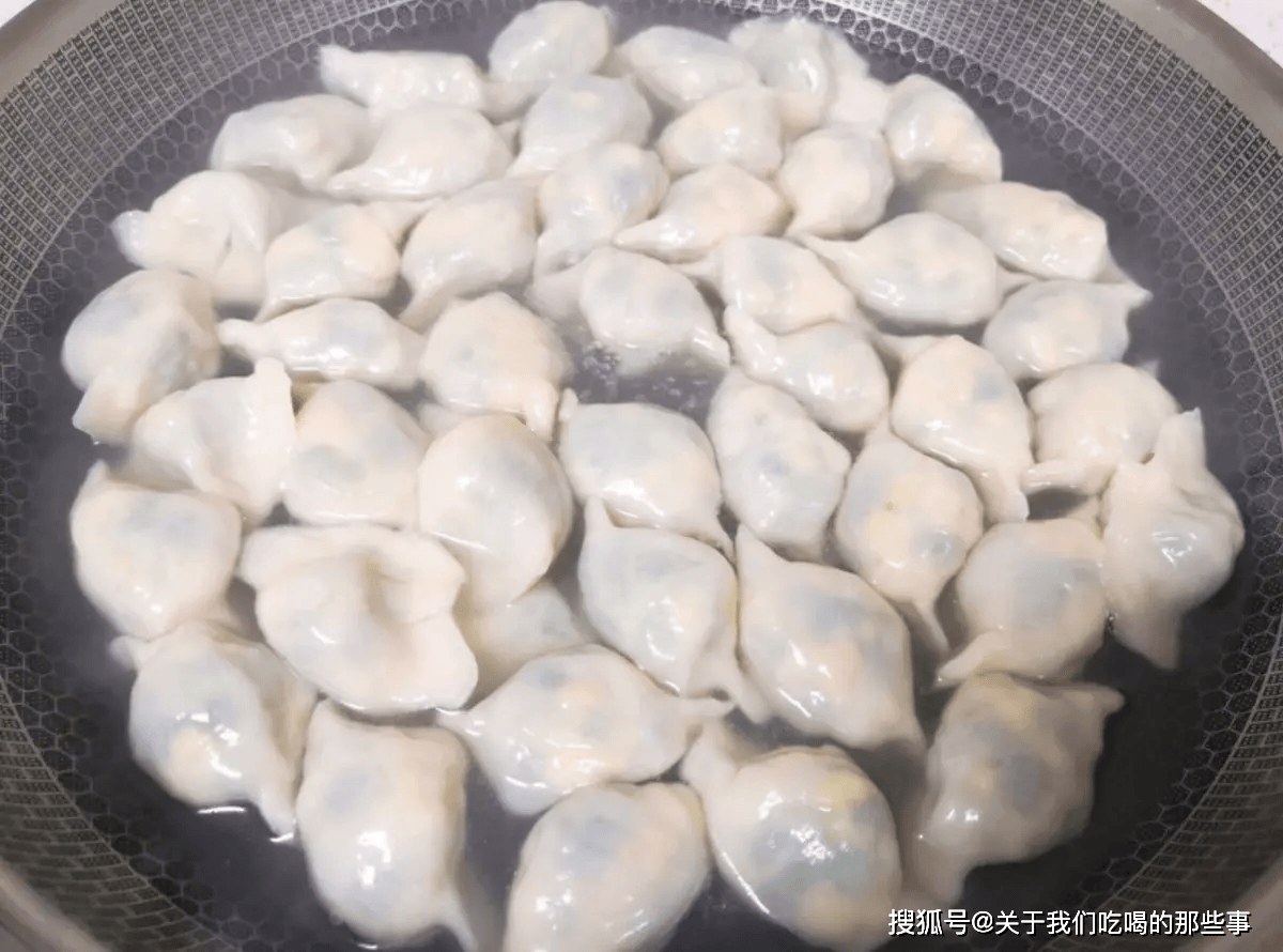 调韭菜鸡蛋馅，记住不要乱加调料，教你正确做法，韭菜鲜嫩不出汤